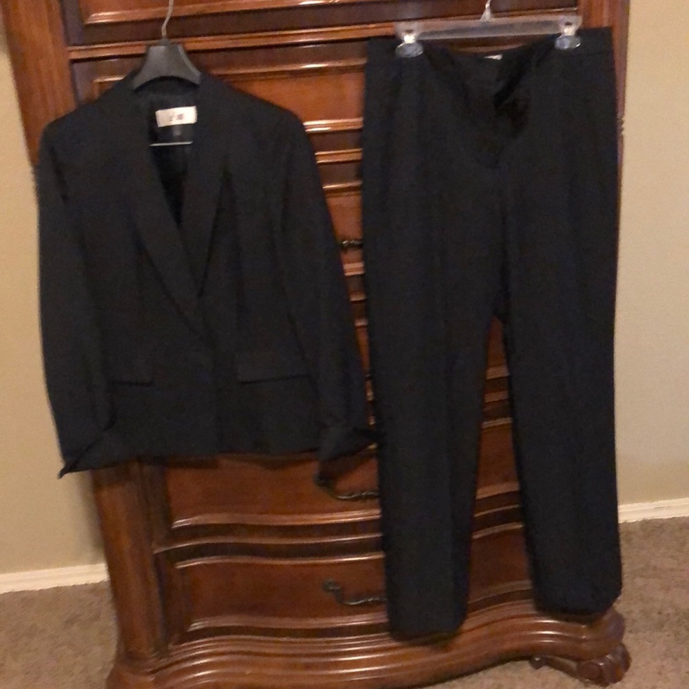 Le suit navy pinstripe pant suit